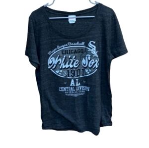 🌟 Chicago white Sox baseball tee.  Size large